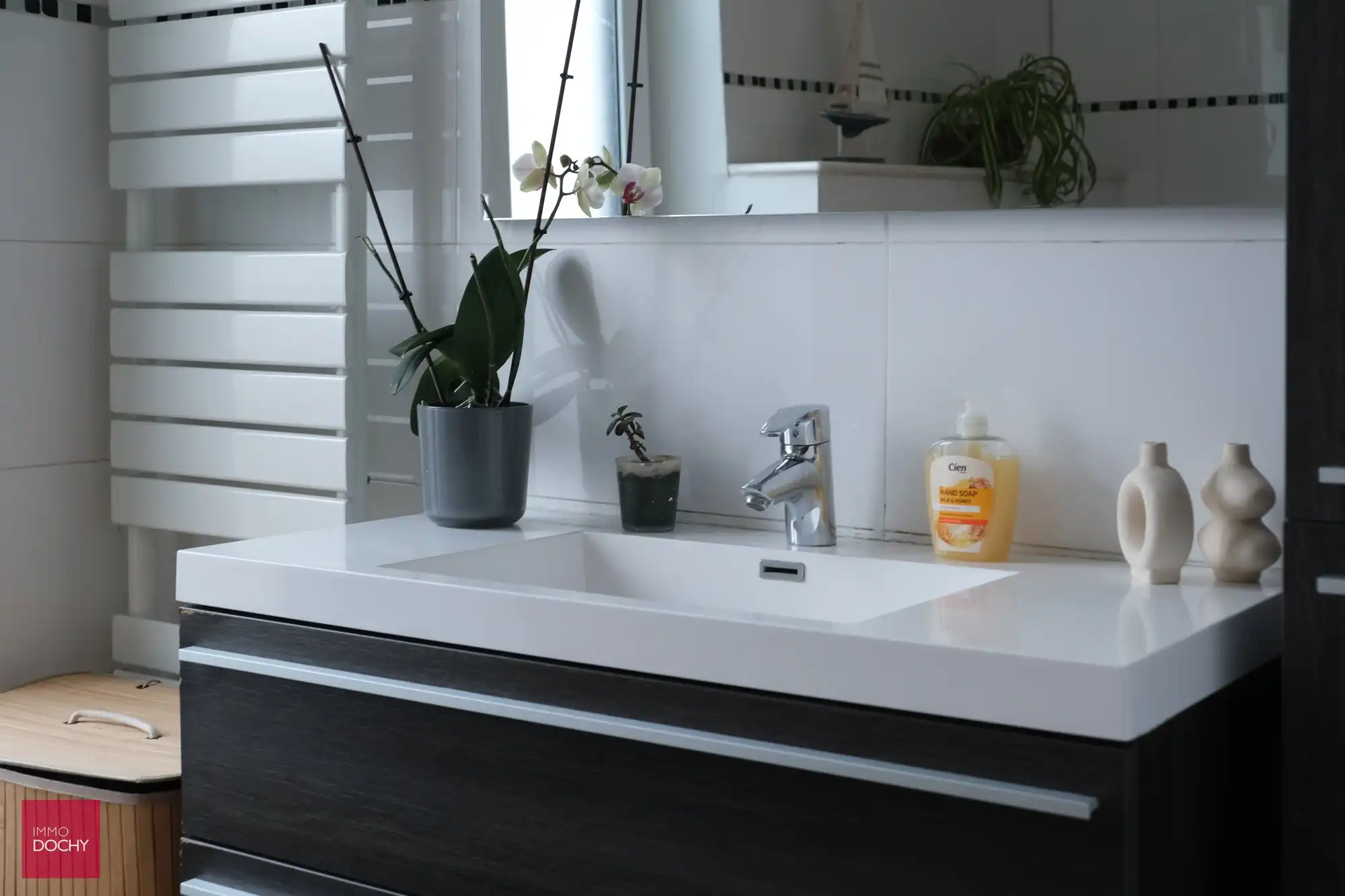 Vernieuwde stadswoning met lift aan Groeningepark foto 12