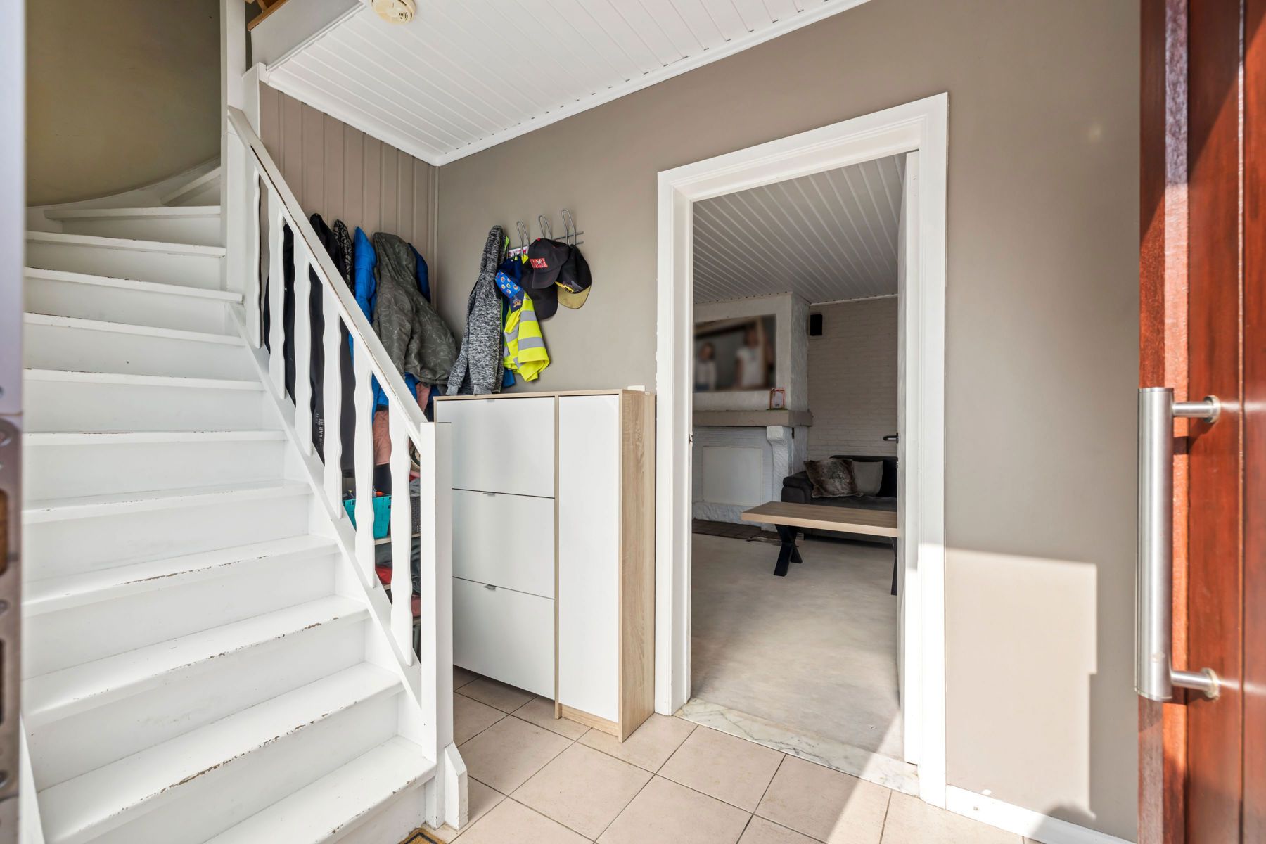 Halfopen bebouwing in residentiële wijk met 4 slaapkamers foto 3