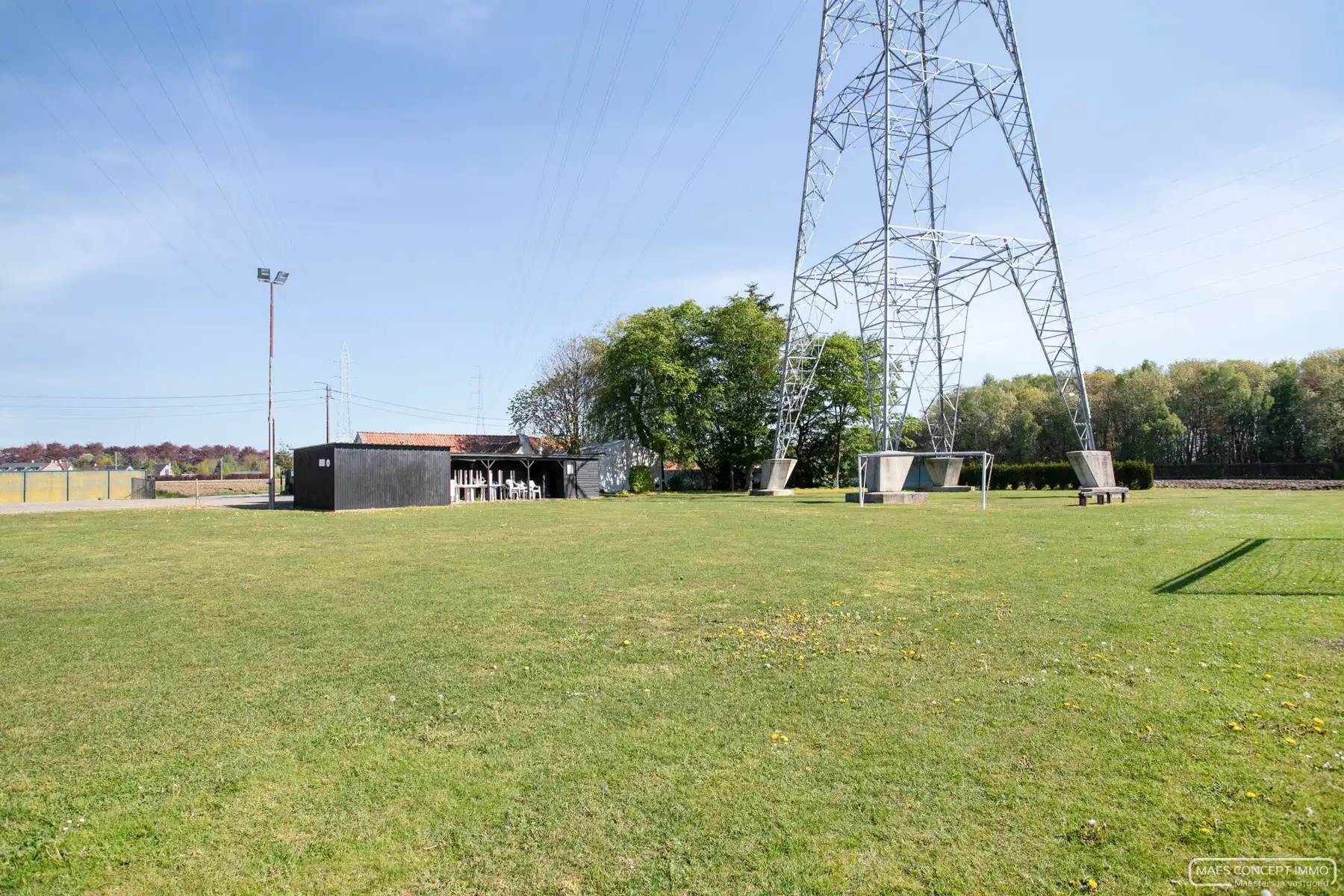 Café en voetbalveld te koop in het landelijke Wortegem foto 23