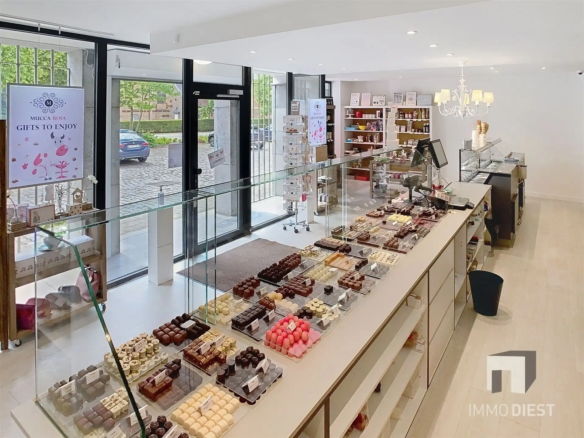 Handelspand met luxe woonst op goede locatie foto 32