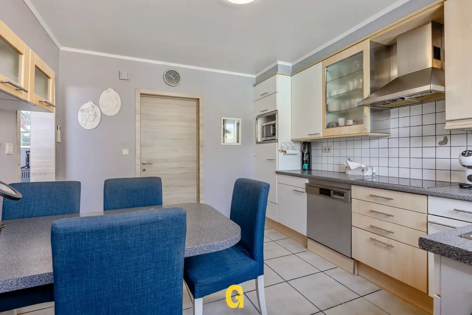 Halfopen woning met prachtige tuin met zwembad en blijvend zicht op achterliggend groen foto 13