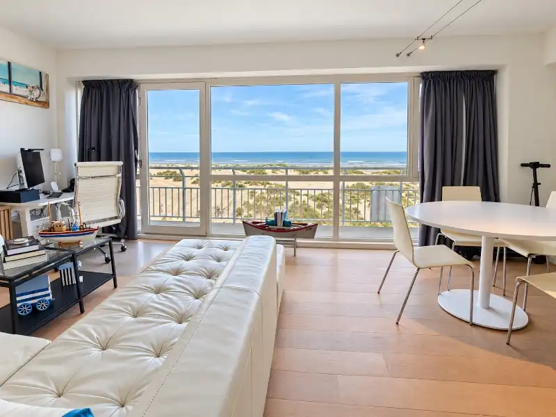 Appartement met één slaapkamer frontaal zicht op zee foto {{pictureIndex}}