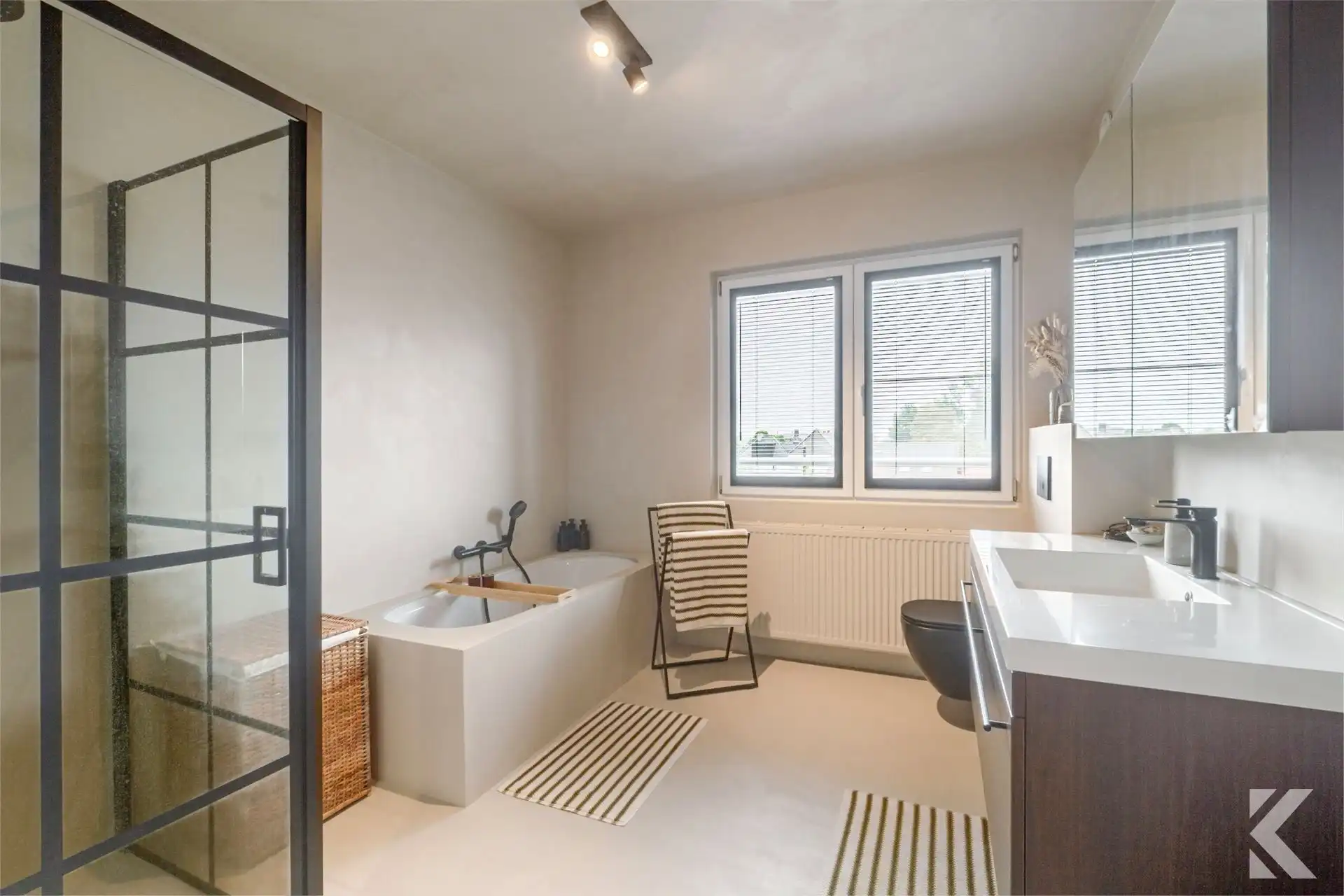 Lichtrijke duplex, 2 slpk., prachtige keuken & badkamer foto 7