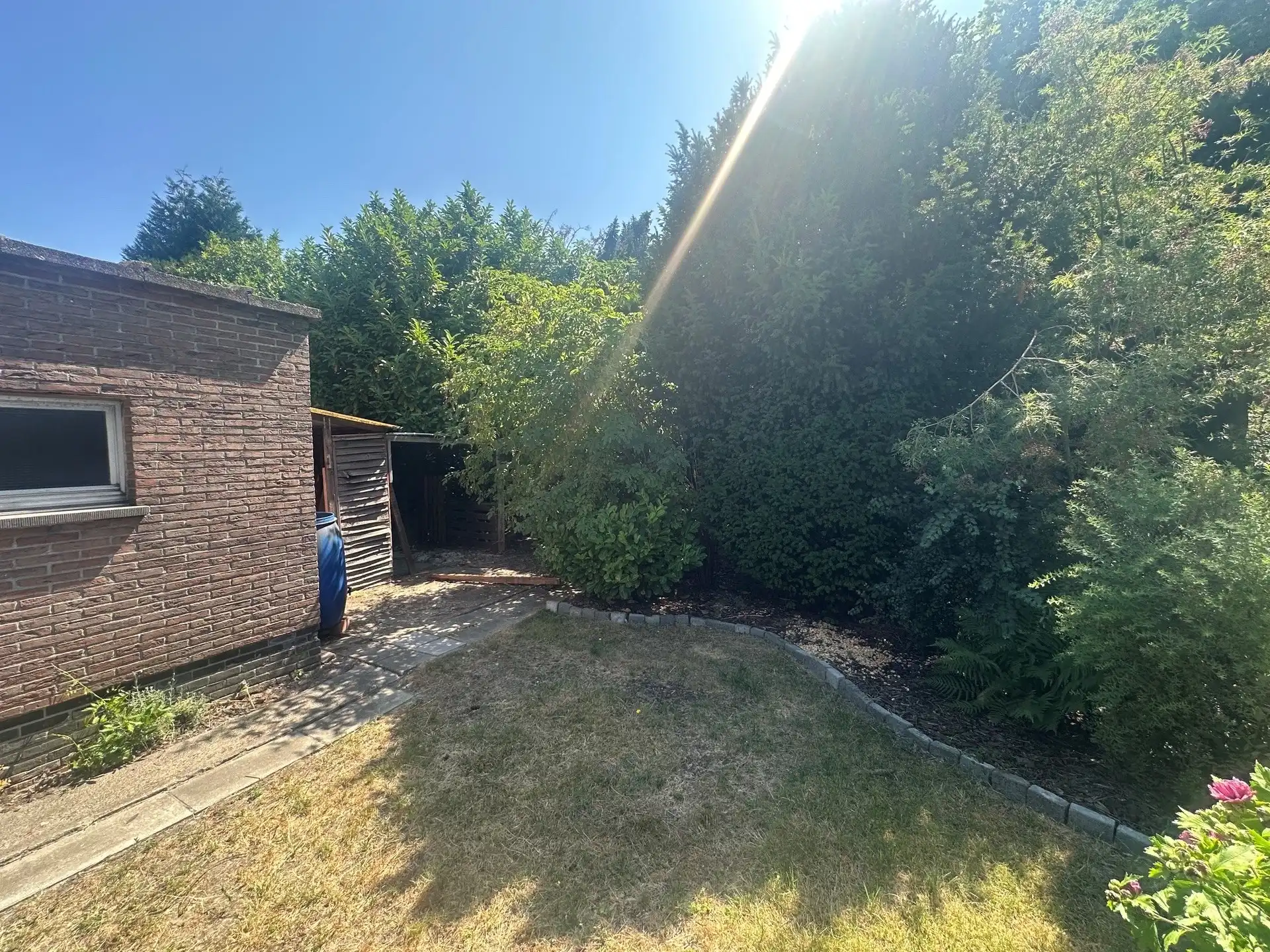 Ruime gezinswoning met 4 slaapkamers, garage en tuin foto 13