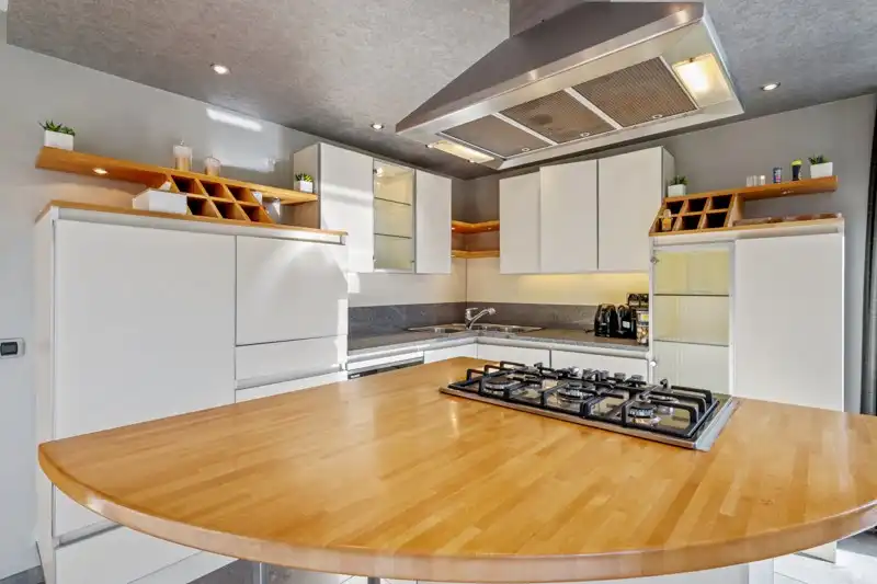 Ruime villa met zwembad  foto 11