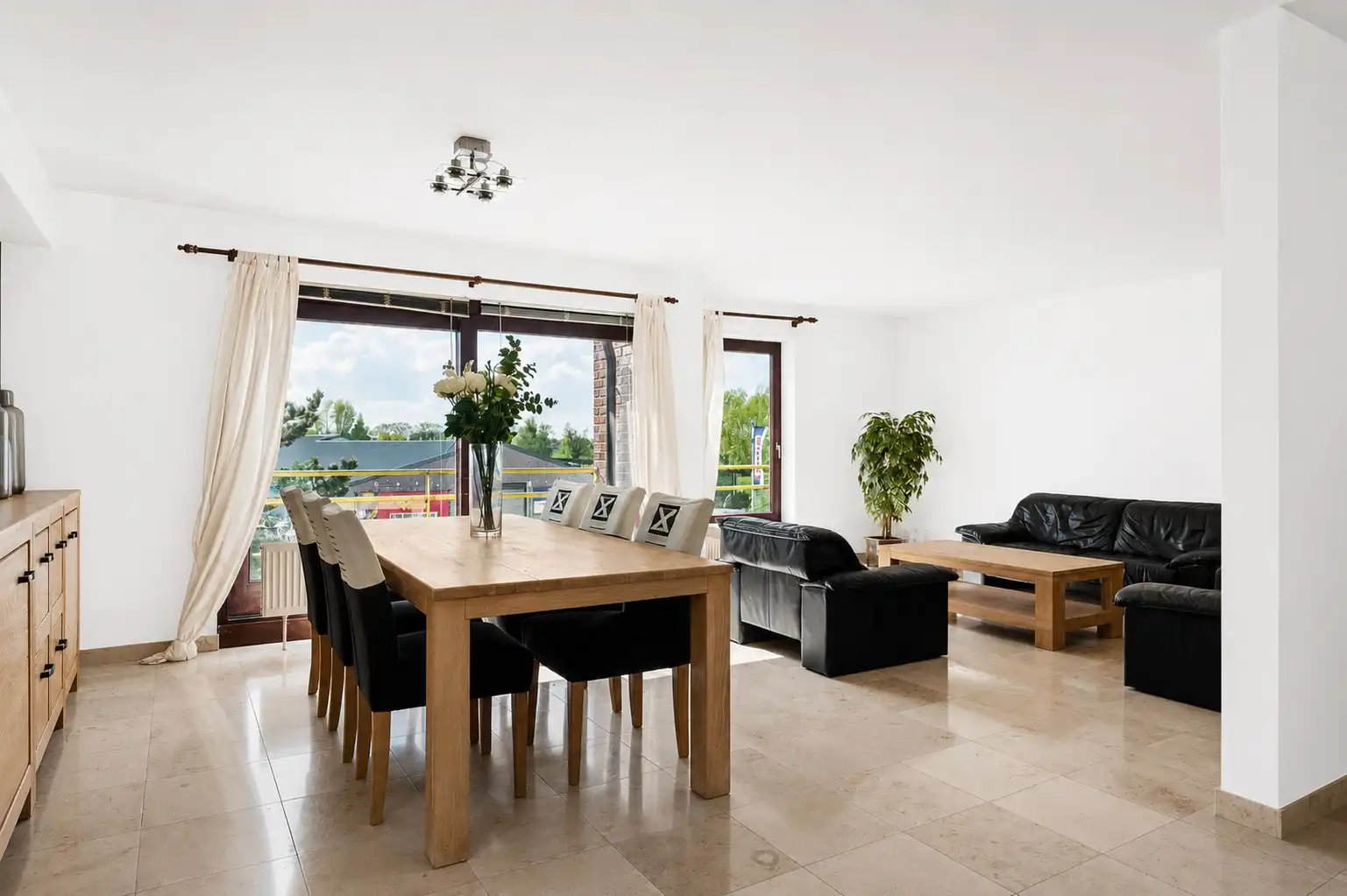 Ruim en lichtrijk appartement met 3 slaapkamers! foto 4