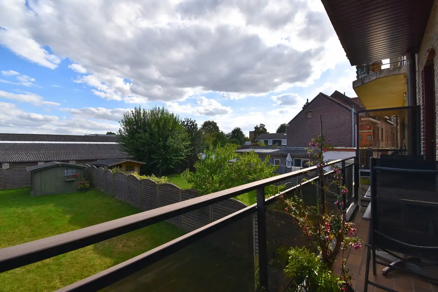 Gezellig 2-kamer appartement met terras én tuin foto 3