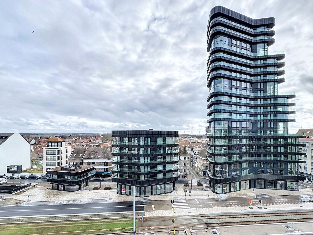 Prachtig gelegen, zeer goed georiënteerd hoekappartement met zicht op zee over het Heldenplein. foto 9