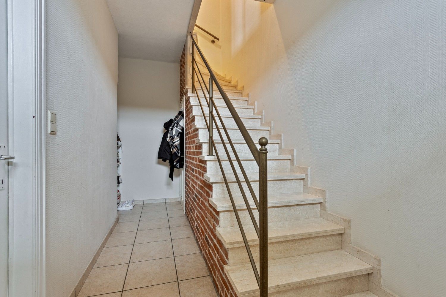 Op te frissen gezinswoning met 3 ruime slaapkamers én veel potentieel in het centrale Kesselt, Lanaken foto 12