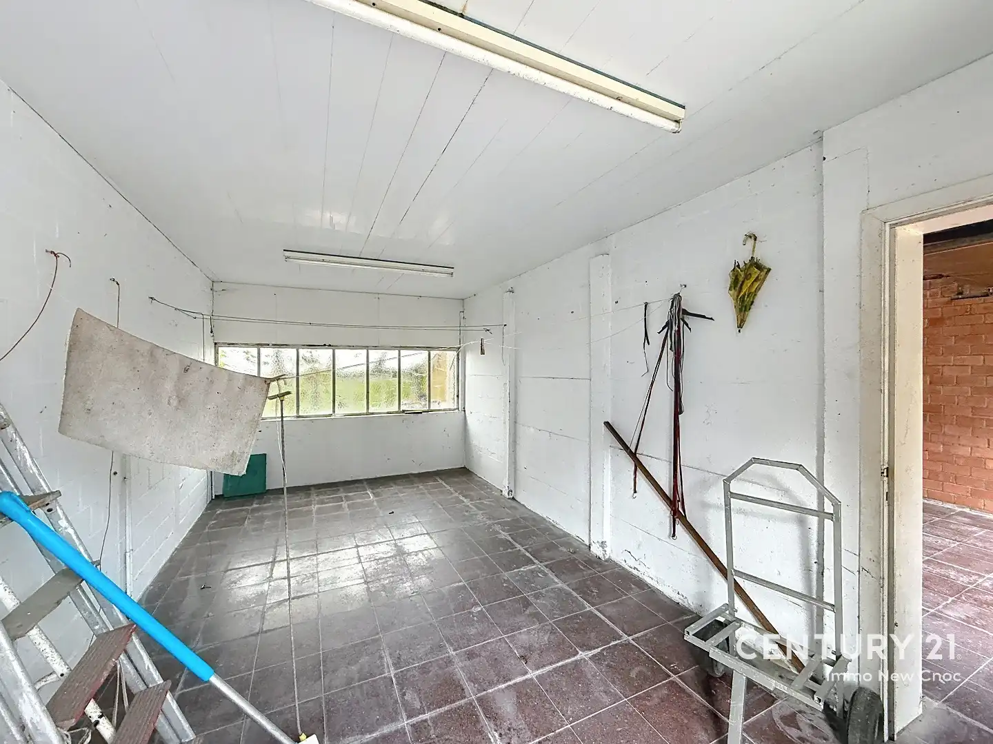Karaktervolle halfopen woning met ruime bijgebouwen en grote tuin in Sint-Andries foto 18