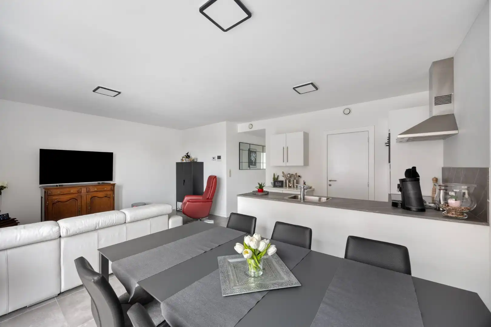 Instapklaar BEN-appartement met mooi terras en 2 autostaanplaatsen foto 10