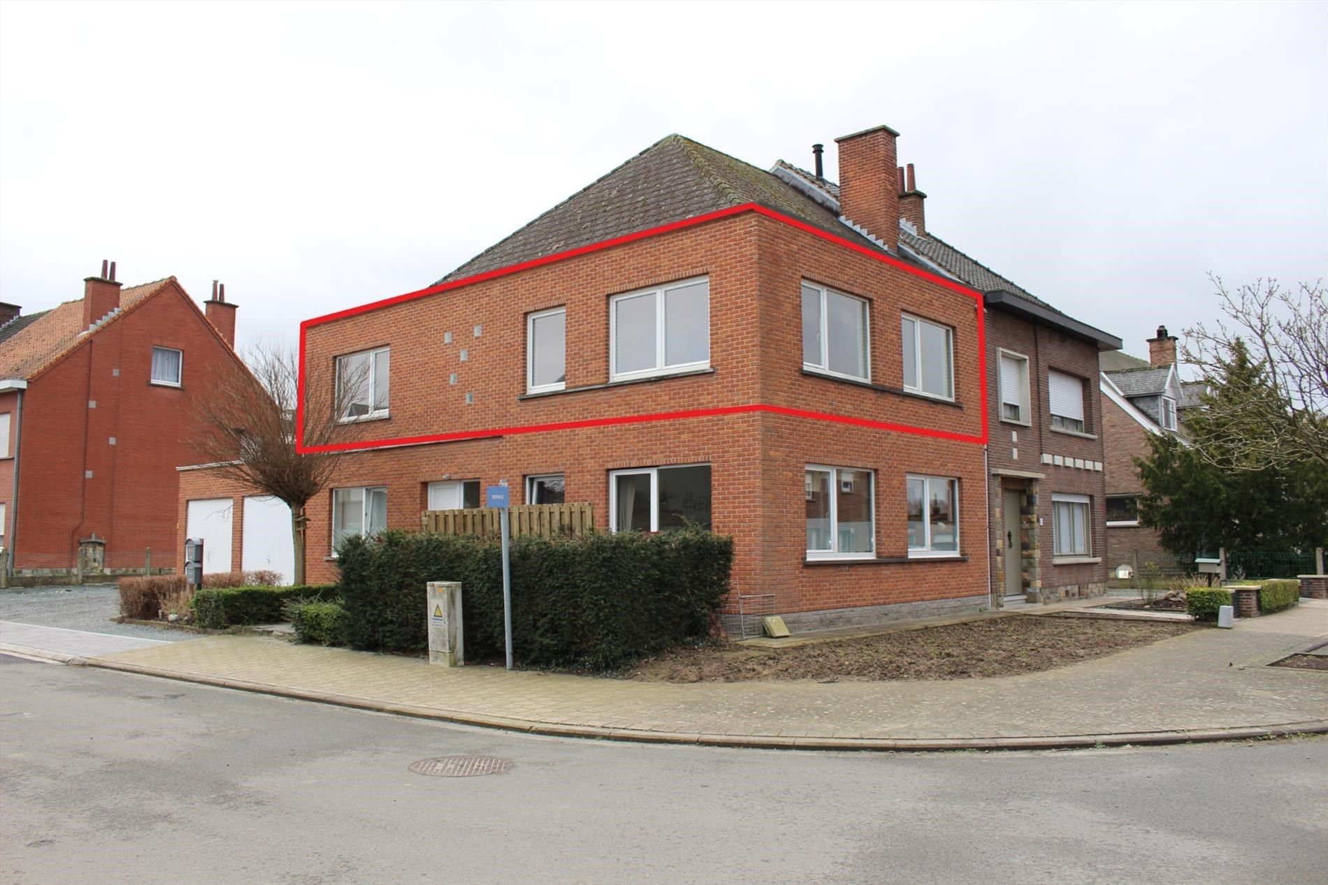 Rustig gelegen appartement met 2 slaapkamers en garage. foto {{pictureIndex}}