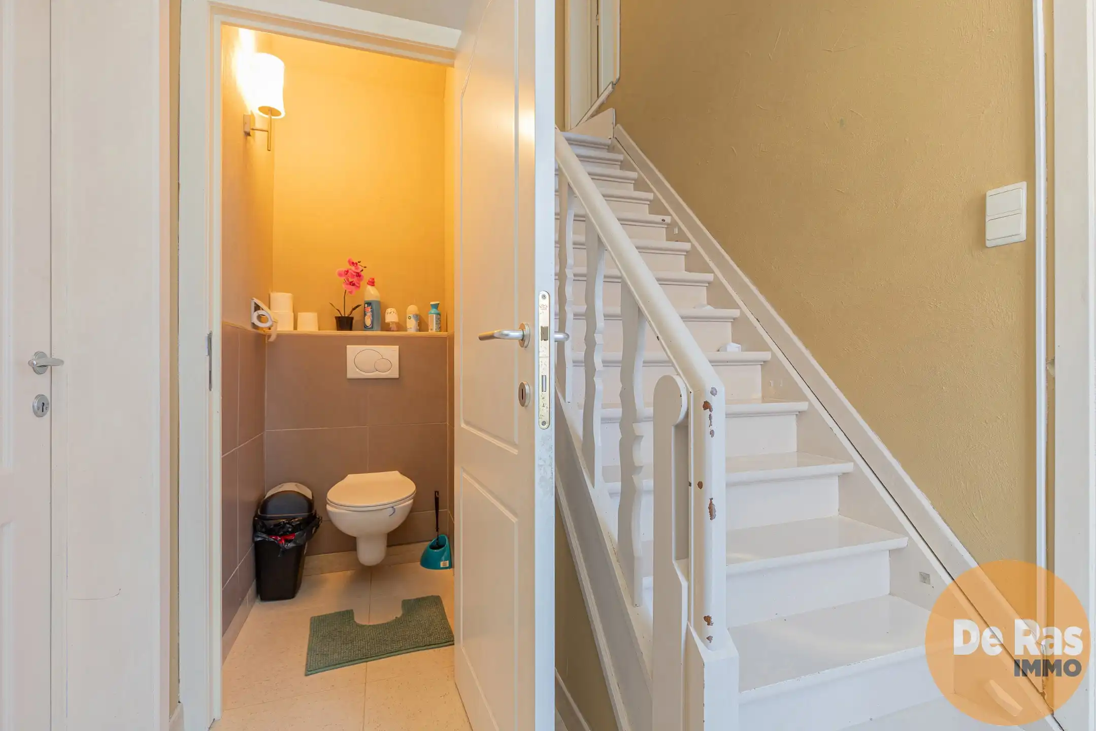 DENDERLEEUW - Ruime woning met 4 slpks, bureau en koer foto 2