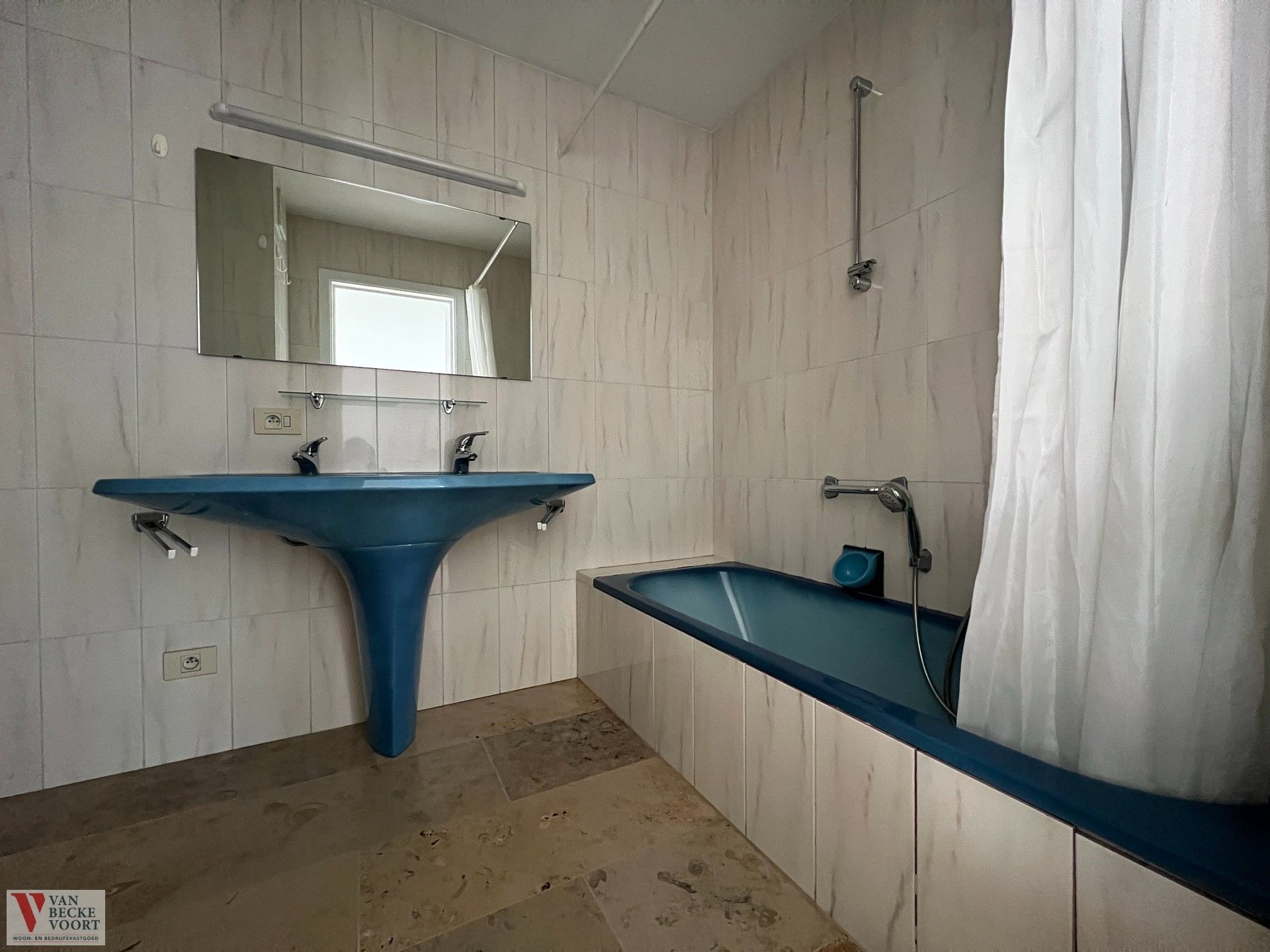 Ruim hoekappartement met zicht op centrale pleinlocatie foto 6