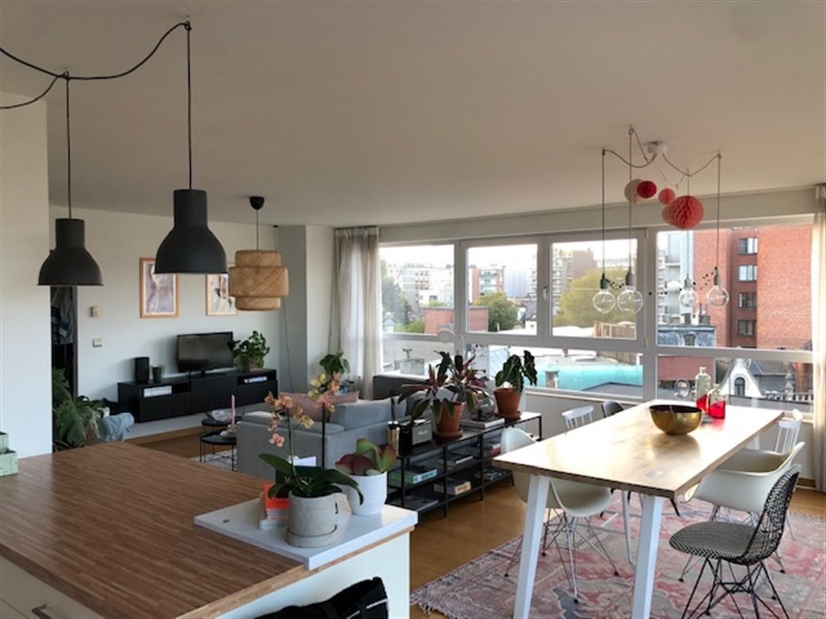 Licht hoekappartement met 2 slaapkamers, terras en parking foto 7