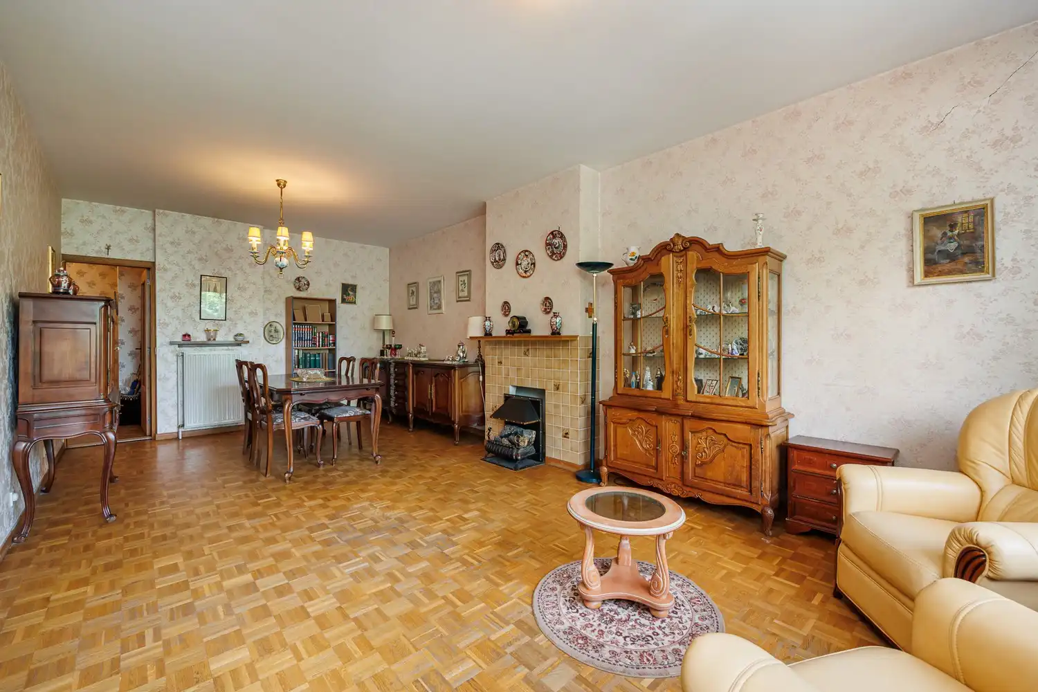 Ruim en lichtrijk 2-slpk appartement met terras en kelderberging in Borgerhout! foto 4
