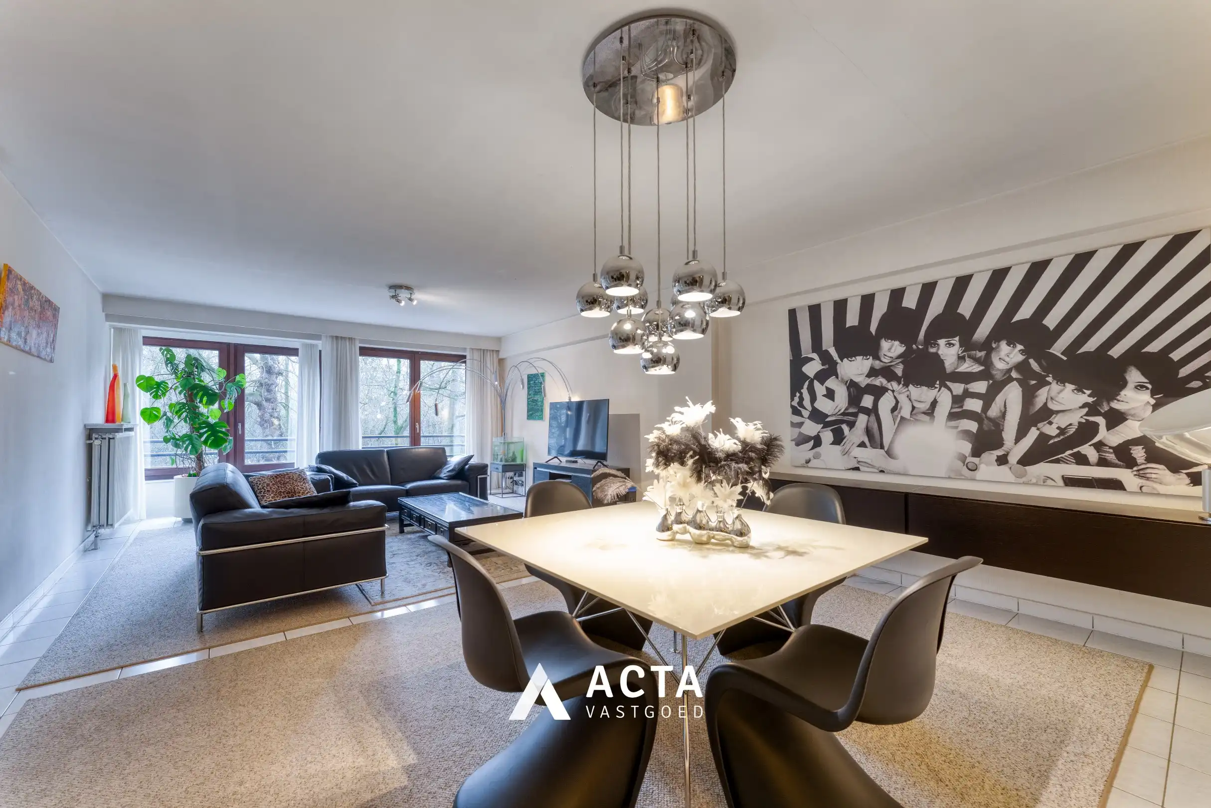 Ruim appartement aan het Leopoldpark in Oostende foto {{pictureIndex}}