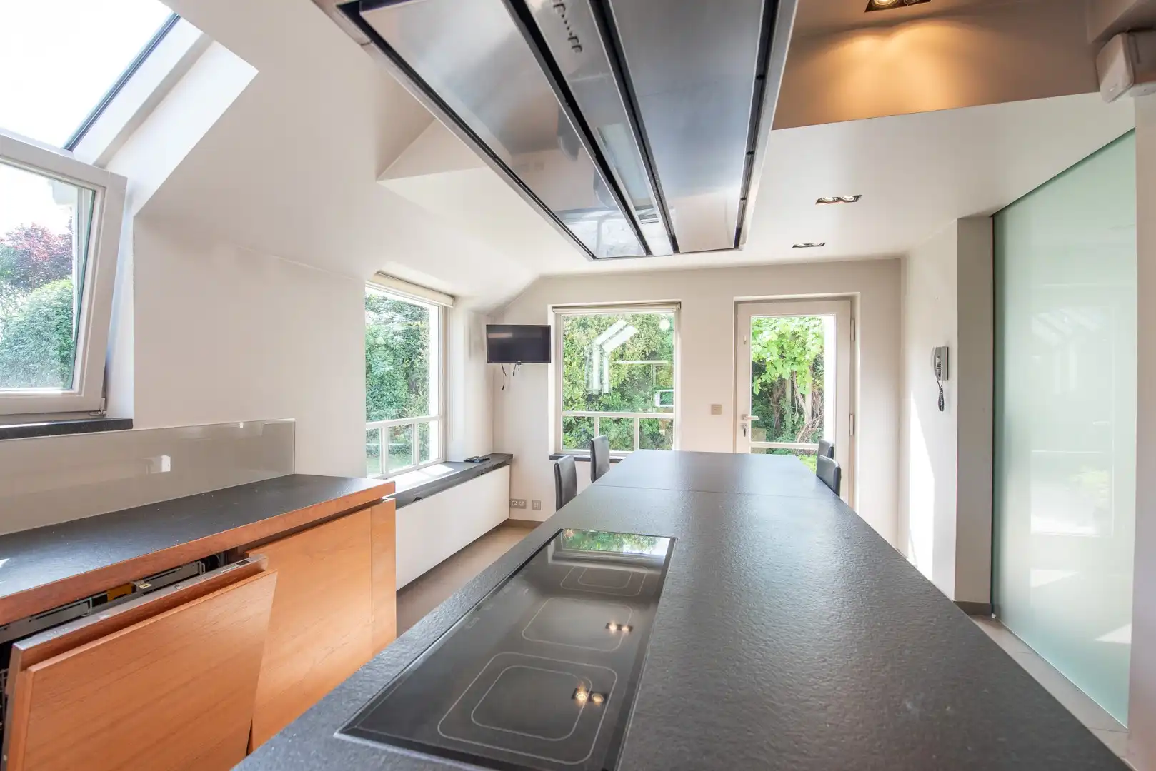 Charmante villa met praktijkruimte op 1023 m² in Zulte foto 10