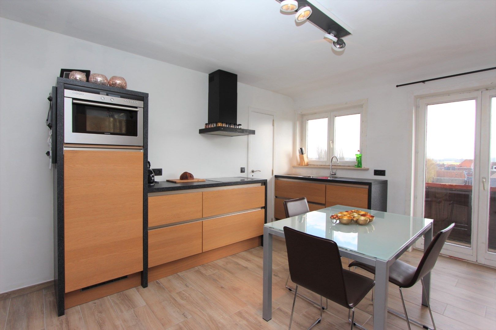 GERENOVEERD DAKAPPARTEMENT MET MOGELIJKHEID TOT GARAGE foto {{pictureIndex}}