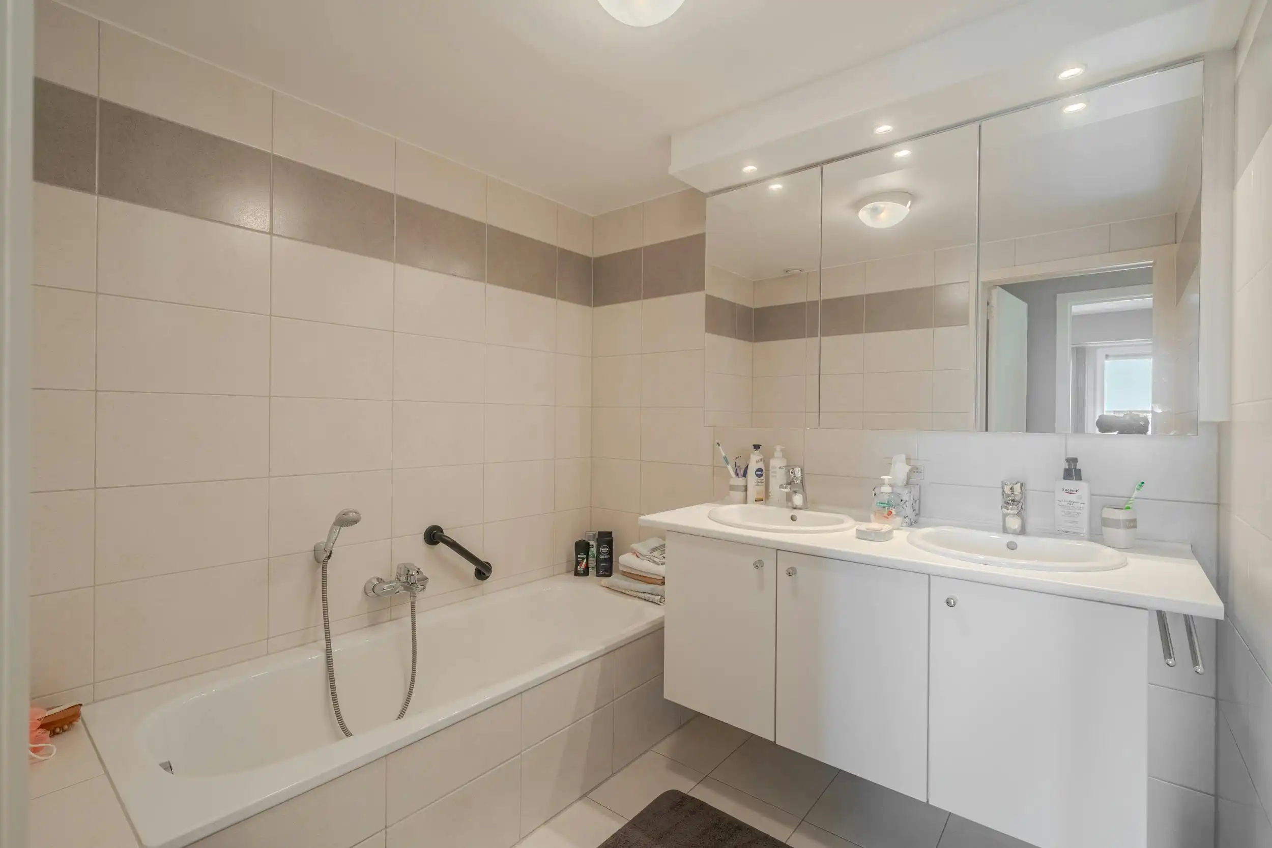 Lichtrijk hoekappartement met grote terrassen te koop op topligging! foto 17