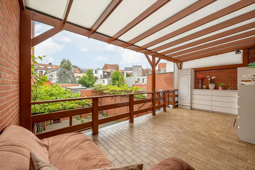 277m² aan woonoppervlakte + tuin, terras en garage foto 6