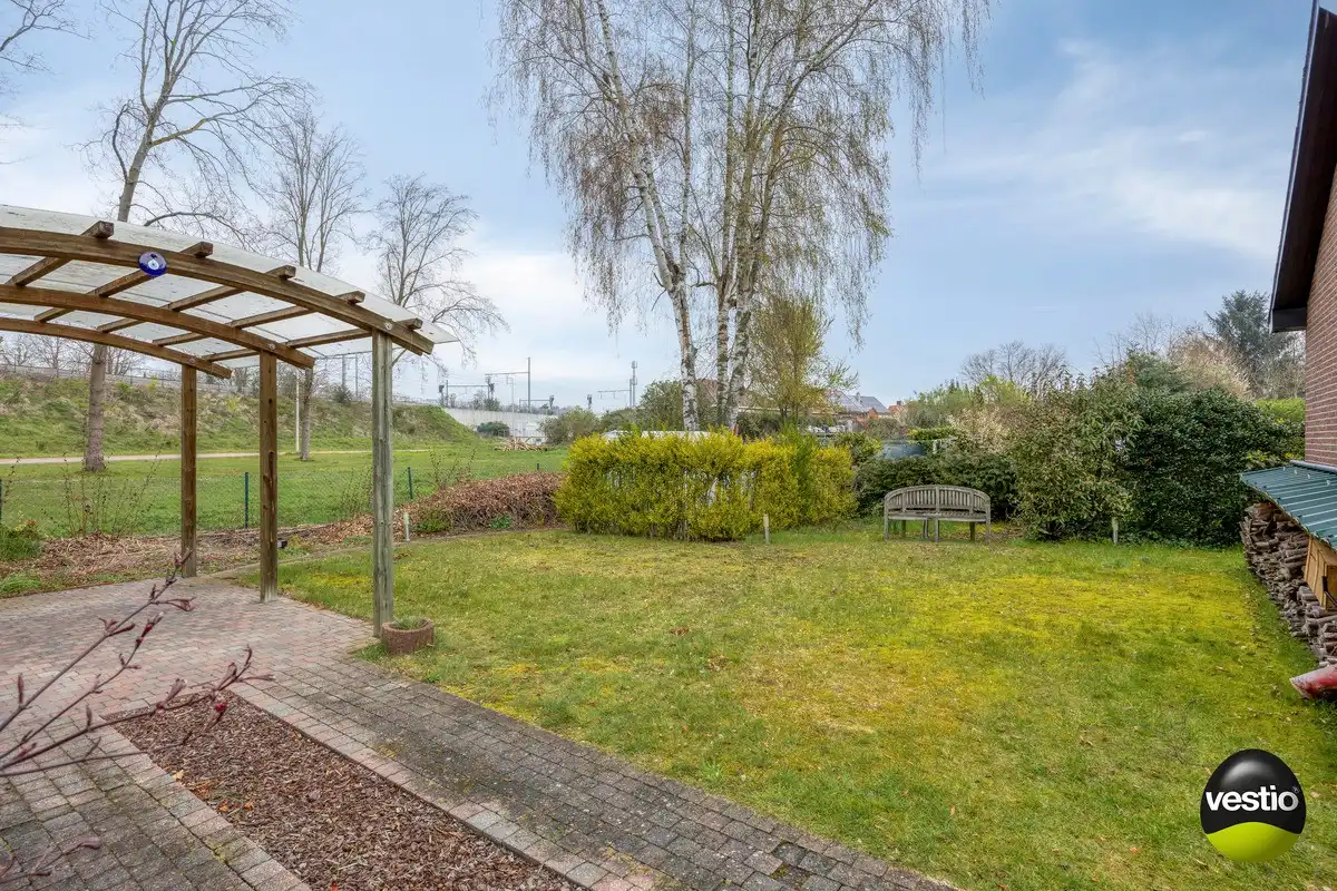 Gelijkvloerse woning met 3 slaapkamers, zonnepanelen en tuin op residentiële, rustige ligging. foto 21