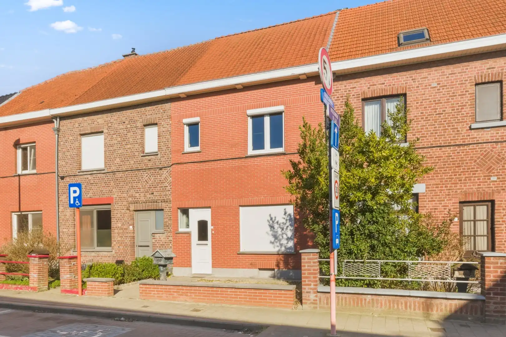 Op te frissen gezinswoning met grote tuin en dubbele garage nabij centrum Tienen foto 2