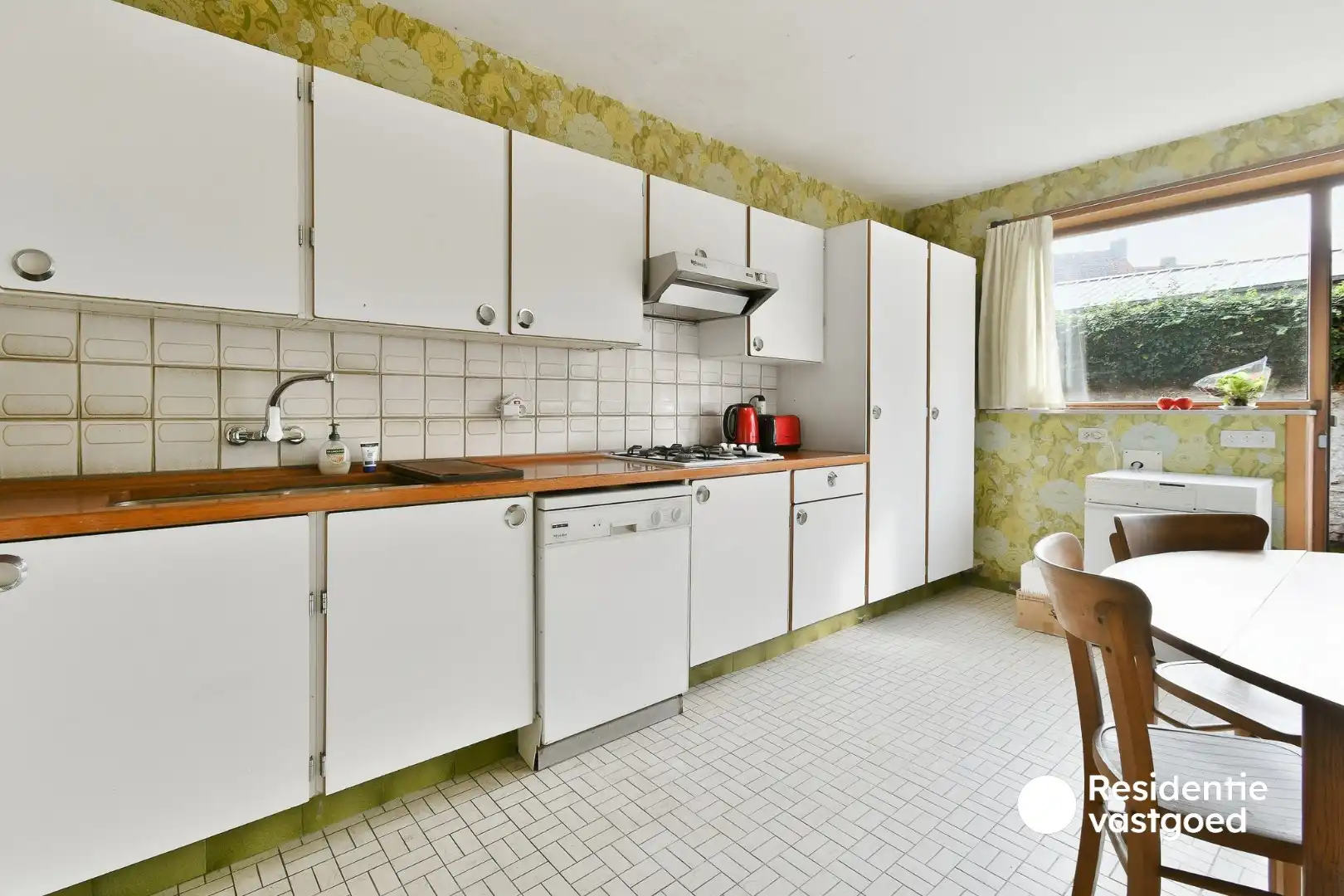 Ruime rijwoning met 6 slaapkamers in Gistel foto 8