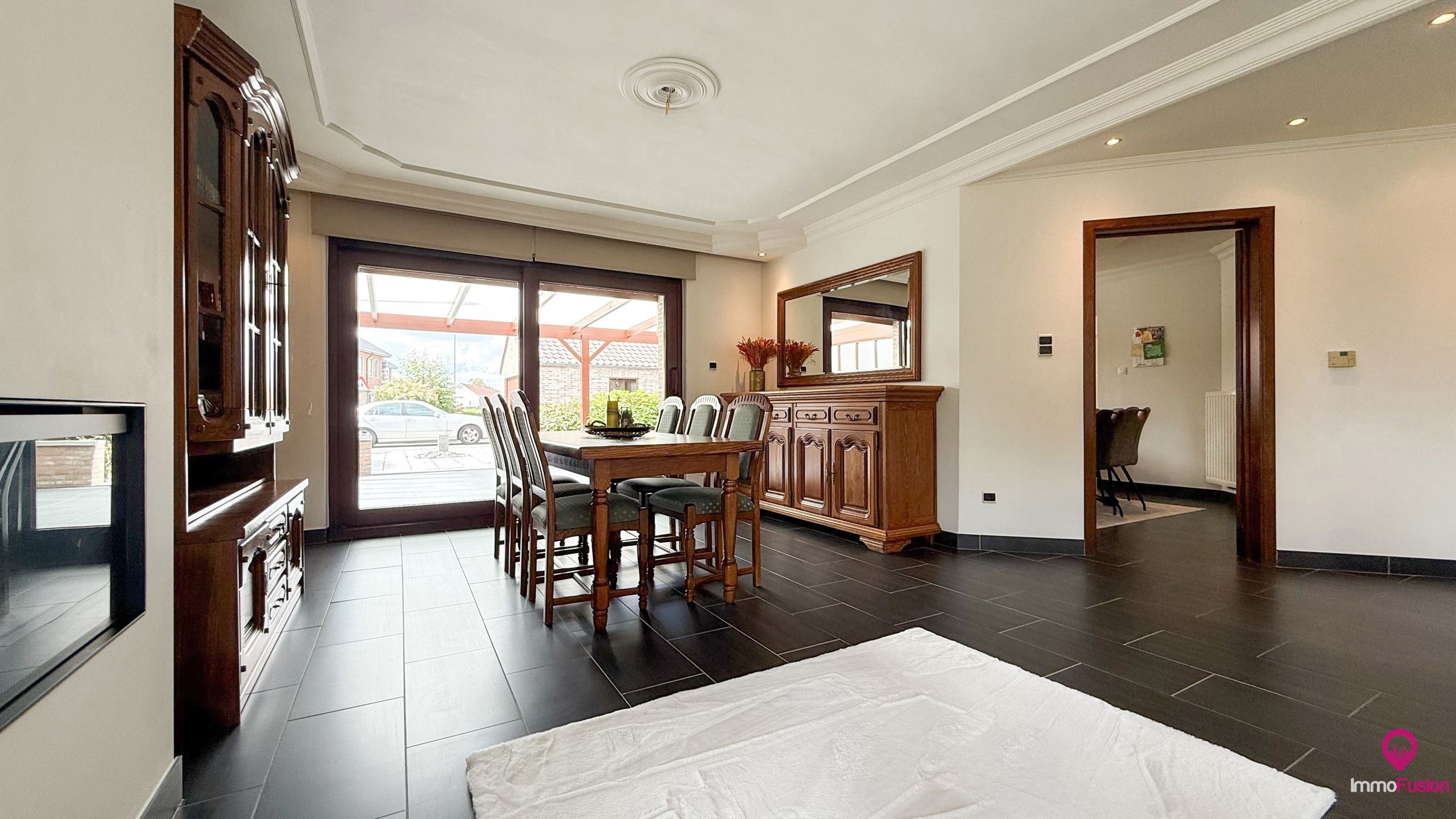 Verrassend ruime woning met 4 slaapkamers en grote tuin!  foto 8