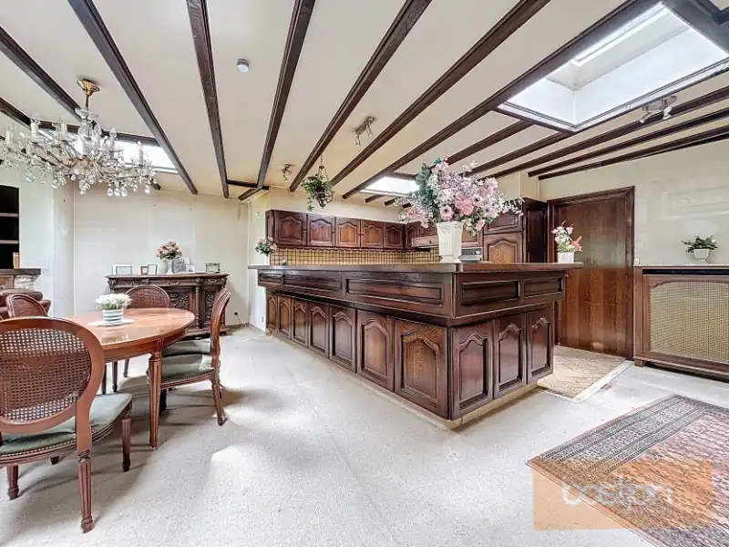 Te renoveren woning met tal van mogelijkheden in hartje Marke foto 7