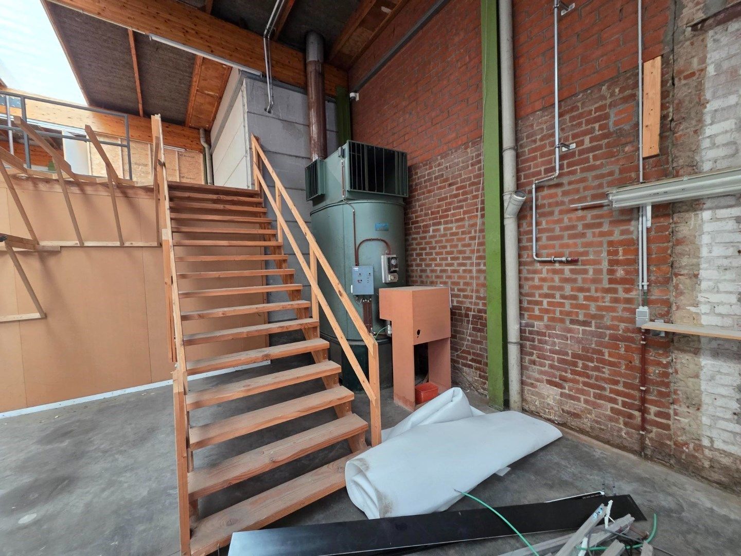 Opslagruimte van 555m² met bureel foto 9