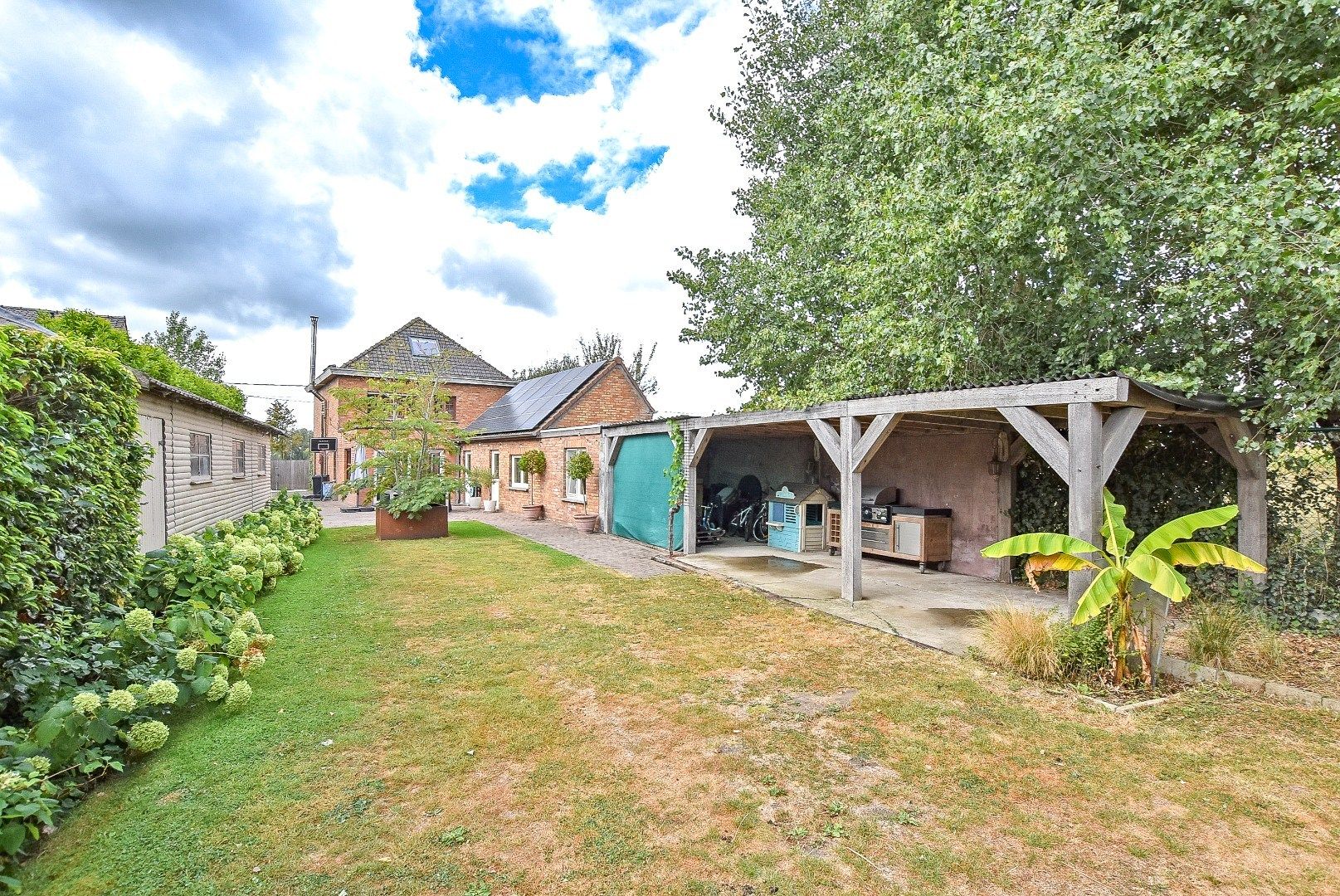 Instapklare alleenstaande woning met 4/5 slaapkamer op 2.084m² te Diksmuide! foto 24