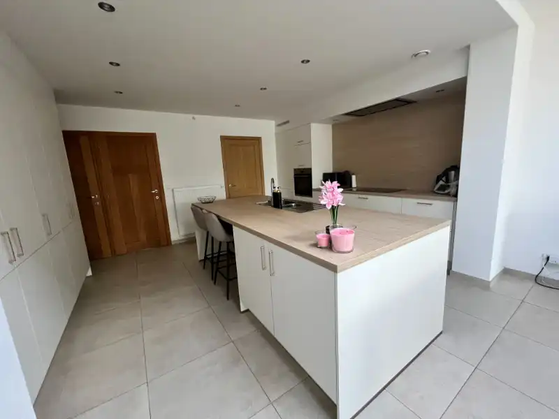 Gerenoveerde woning met tuin en garage! foto 14