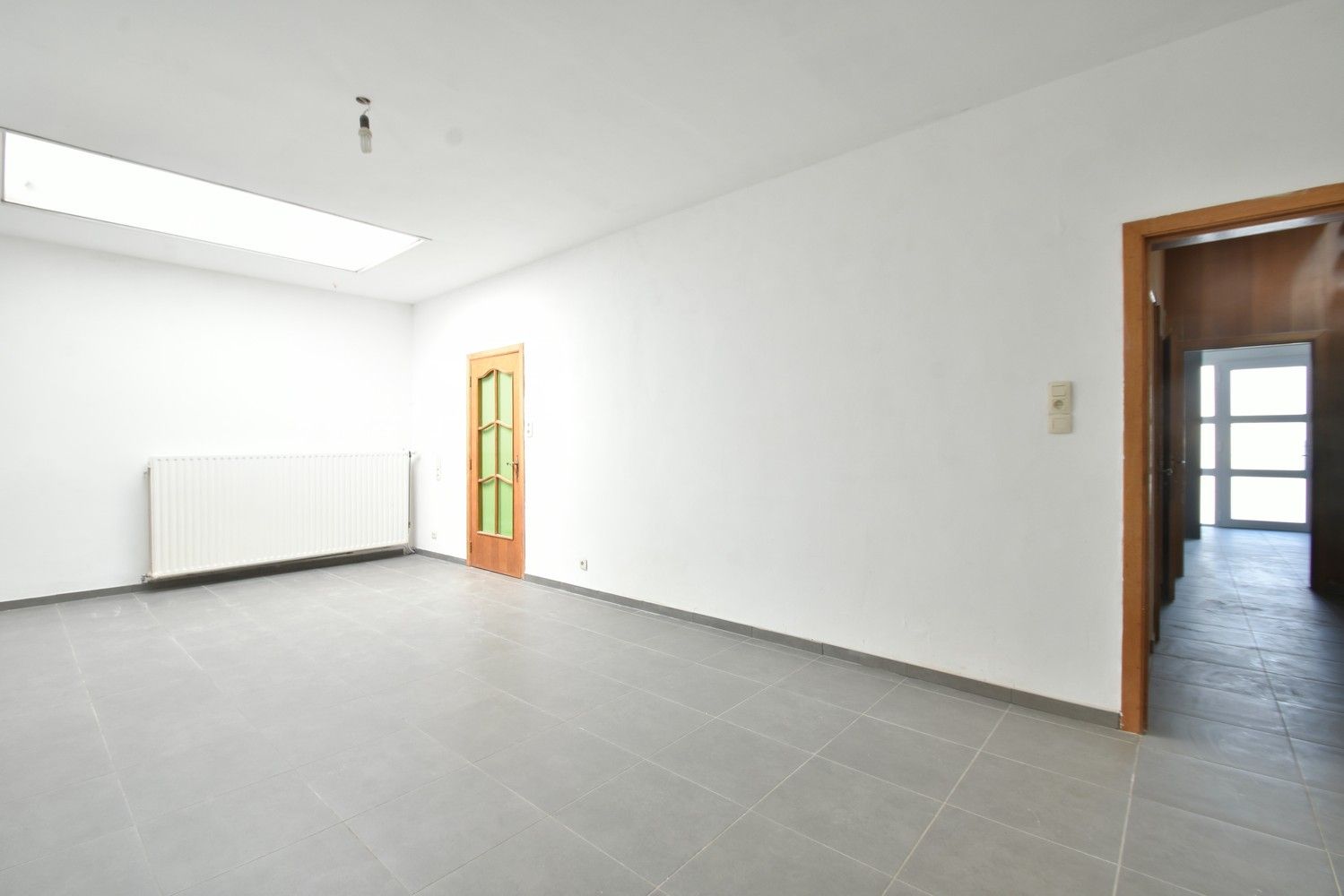Ruime gerenoveerde woning met maar liefst 7 slaapkamers en handelsmogelijkheden op een gunstige locatie nabij Maastricht foto 8
