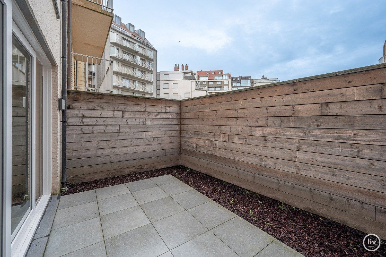 Nieuwbouw-duplex op de gelijkvloerse & eerste verdieping  gelegen te Lentelaan in  Duinbergen met zongerichte terrassen.  foto 9