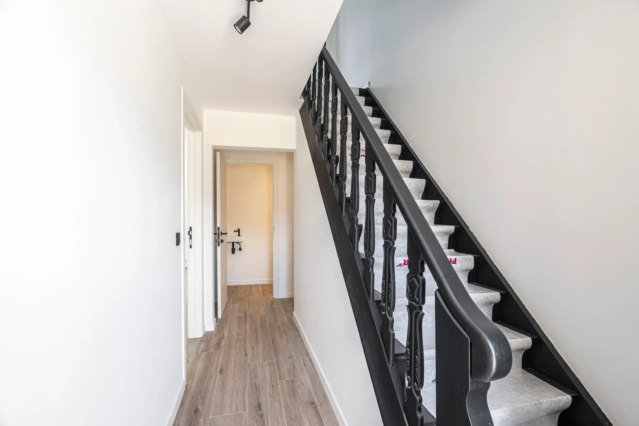 Recent gerenoveerde woning met 3 slpks in Schorvoort foto 2