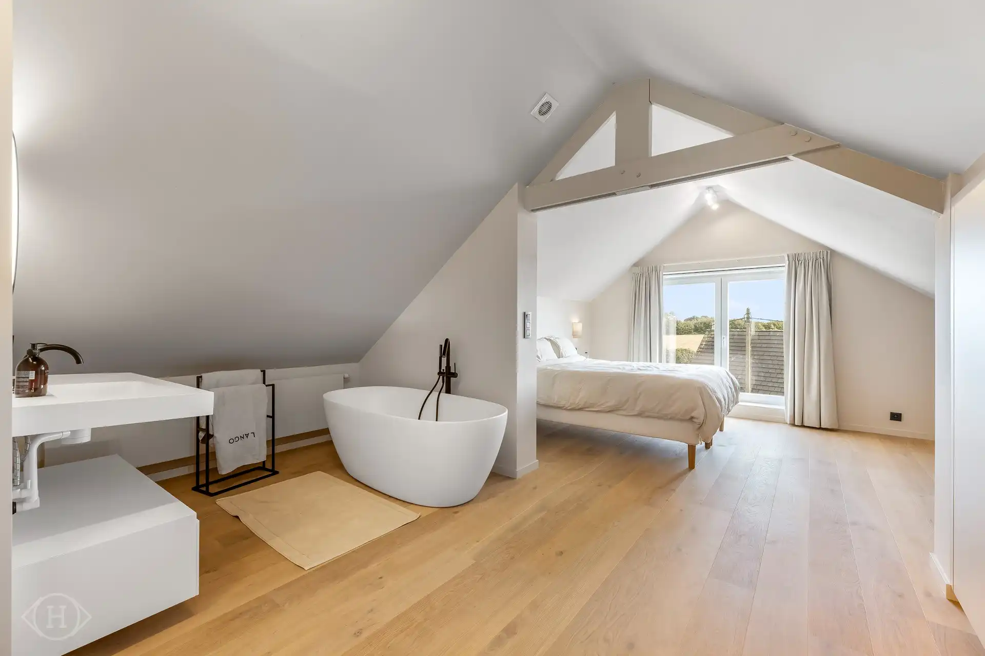 Stijlvol gerenoveerde vrijstaande woning met EPC B foto 24