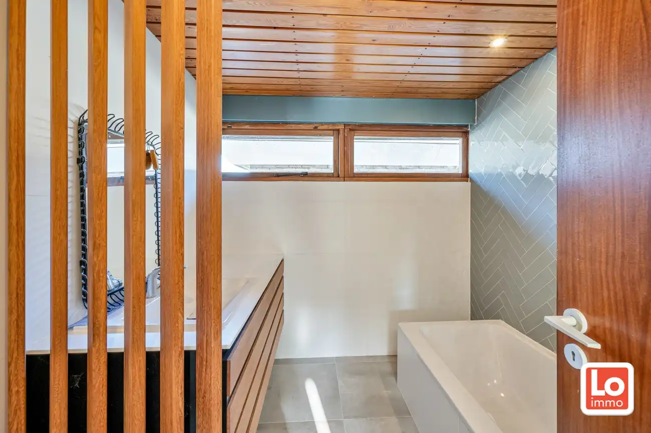 VERKOCHT!! Ruime charmante open bebouwing met afzonderlijke garage en carport op een toplocatie in Lochristi. foto 19