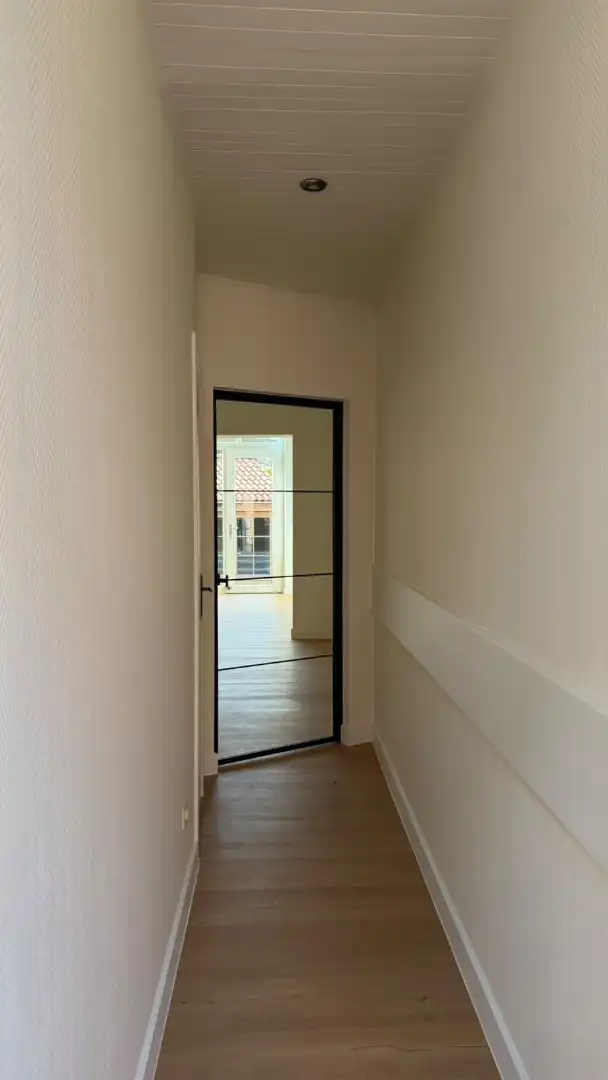 Instapklare trapgevelwoning met zonnig terrastuintje en grote berging, centrum, rustige straat omgeving ’t Zand foto 2