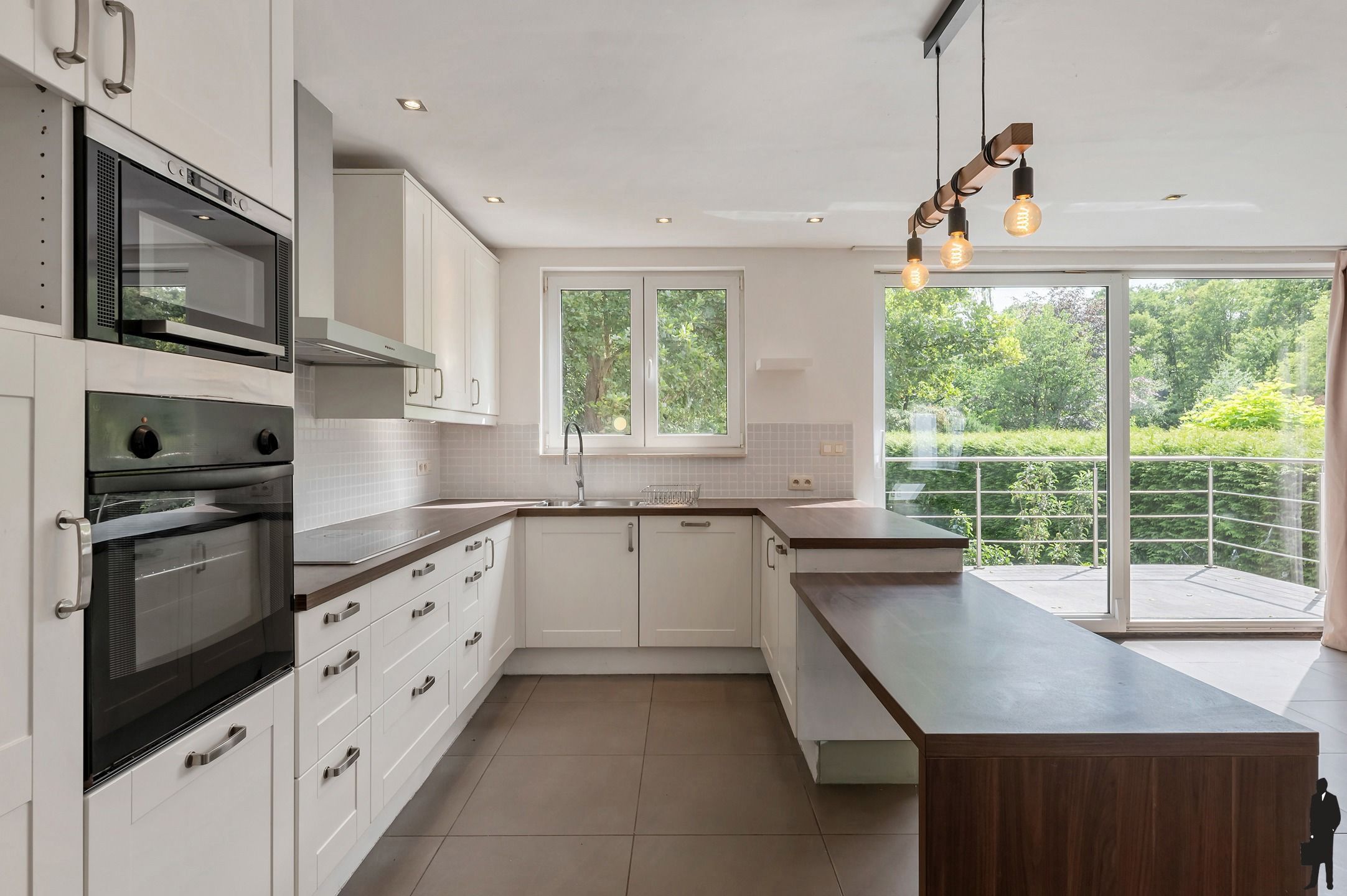Lichtrijke woning met 4 slk’s, volledig onderkelderd en ZW-tuin op 575 m². foto 8