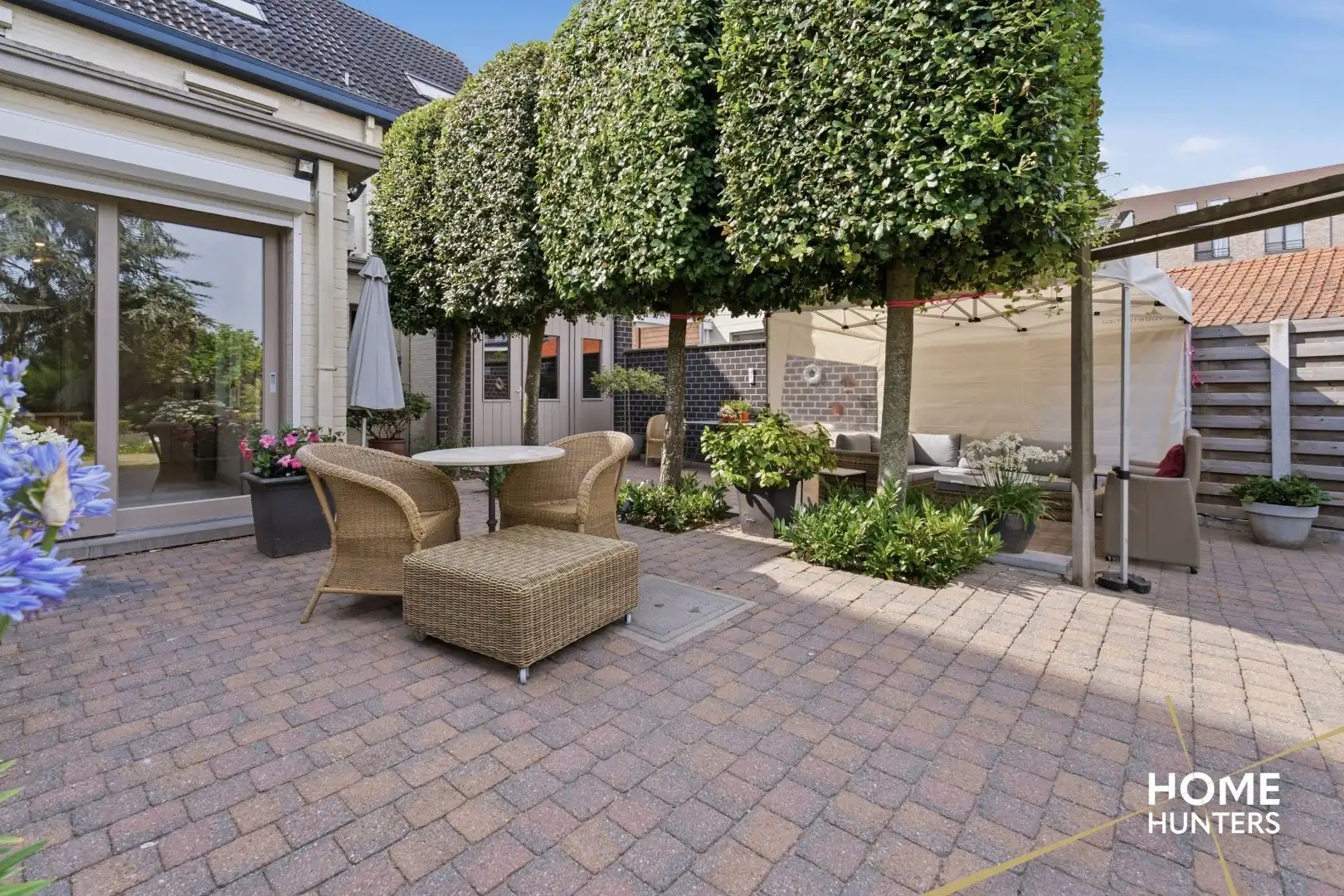 Veelzijdige woning met handelsruimte, 4 slaapkamers, grote garage en zonnige tuin op 497 m² foto 8