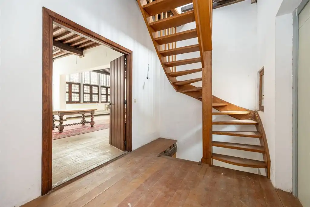  Uniek, karaktervol 16e eeuws gebouw in hartje centrum foto 20