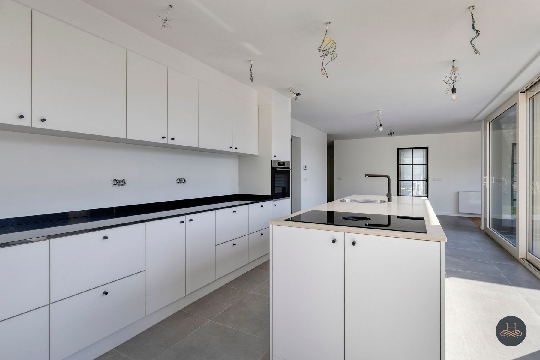 Vernieuwbouwvilla met praktijkruimte in rustige buurt foto 4