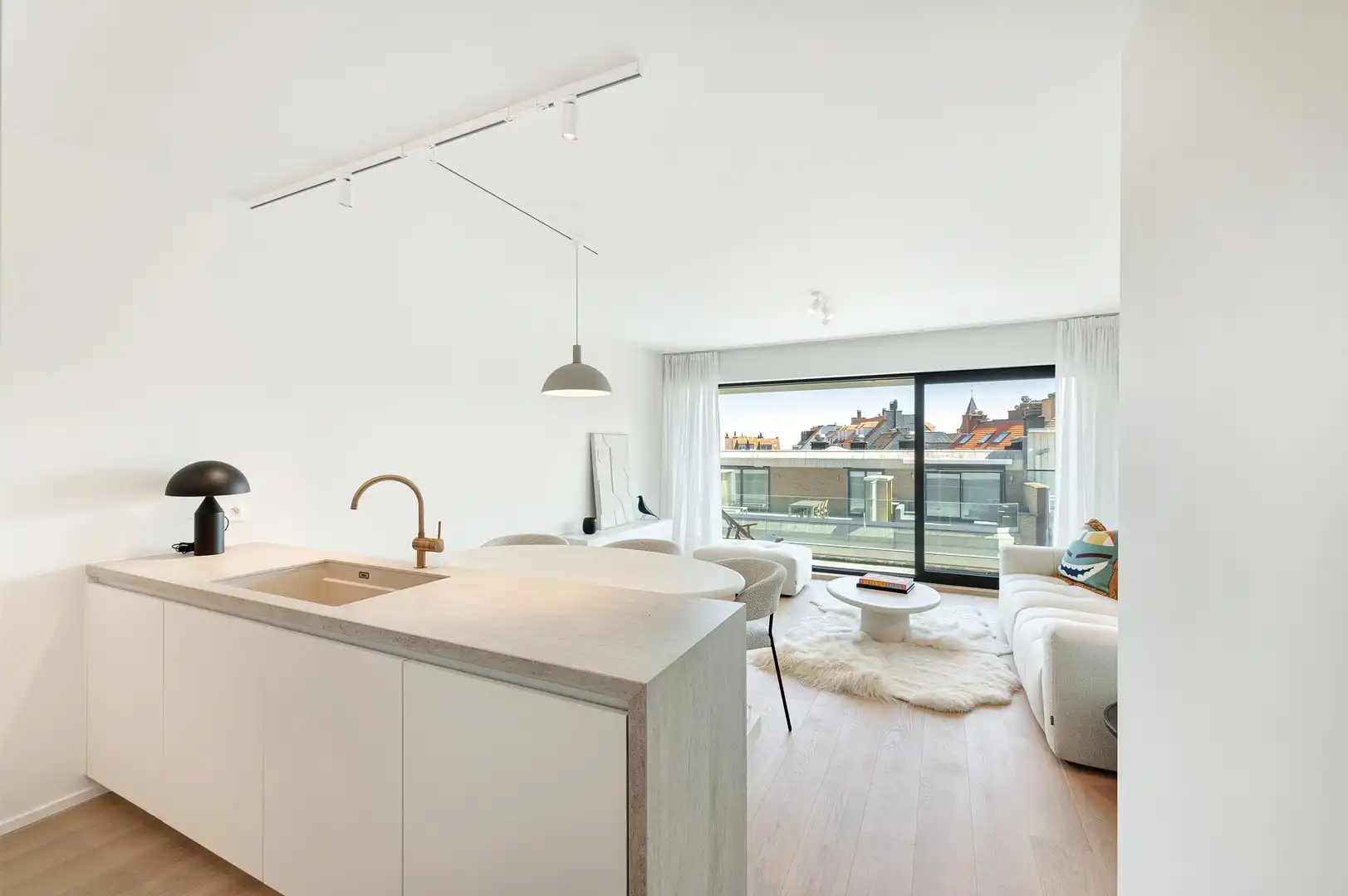 Volledig gerenoveerd appartement met zuidgericht terras heel centraal gelegen op de Kustlaan. foto 6