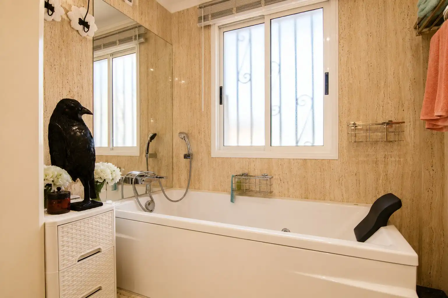 Vrijstaande villa met ruime tuin en open uitzicht in Valle San Lorenzo foto 21