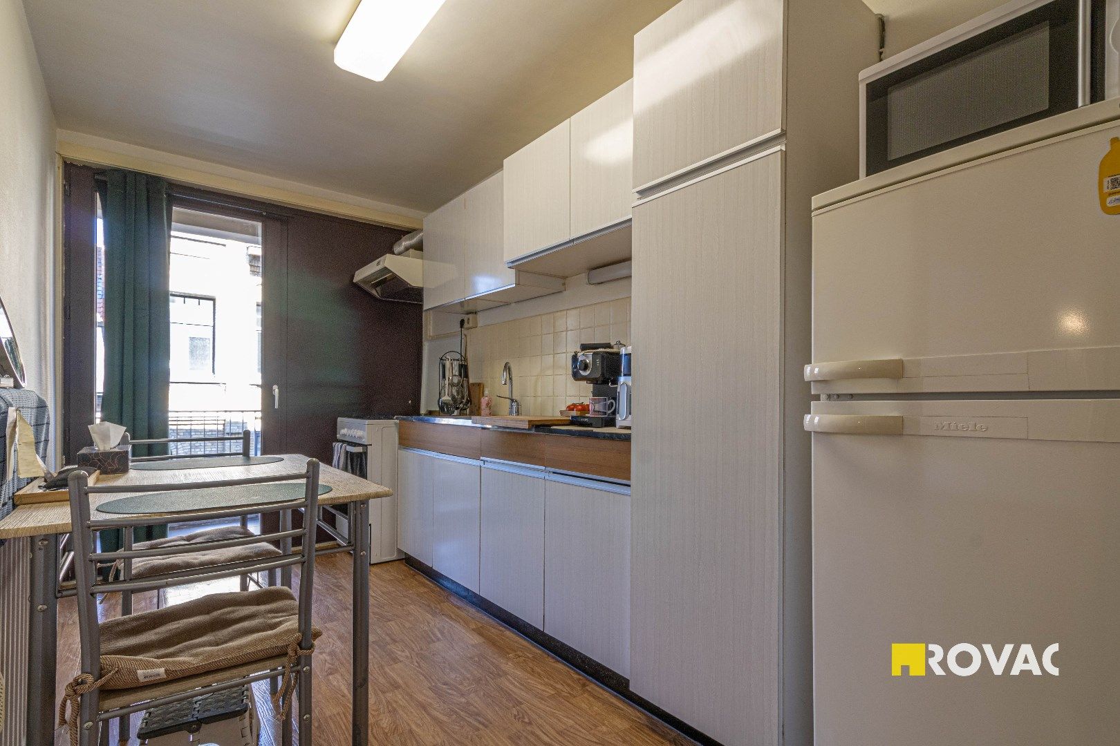 Zeer verzorgd en centraal gelegen appartement op 1ste verdieping met bijhorende autostandplaats foto 6