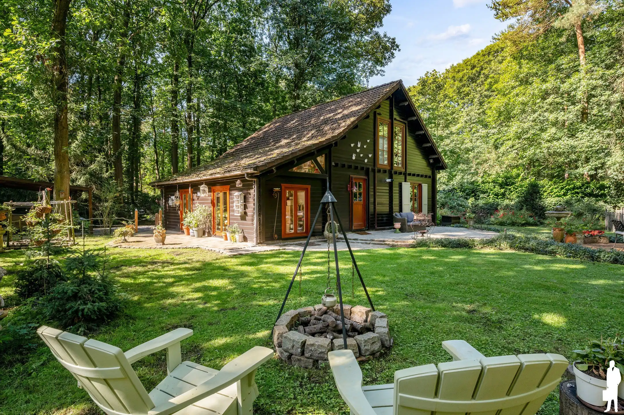 Charmante woning met volledige onderkeldering en achterliggend bos van ca. 31.493 m² foto 37