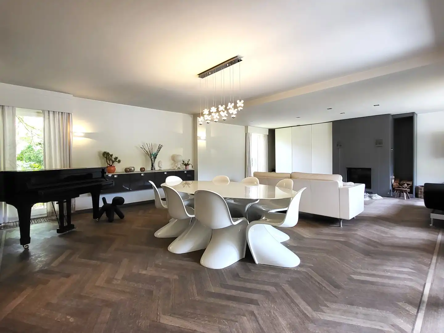 Exclusief wonen & ondernemen: imposante villa met volwaardige praktijk en aparte toegang op commerciële topligging, een perceel van 1.139 m² en met maar liefst 532 m² bewoonbare oppervlakte. foto 9