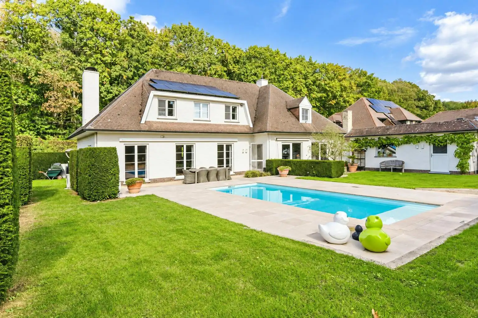 Tijdloze villa met 5 kamers en zwembad te koop in Deerlijk foto 3