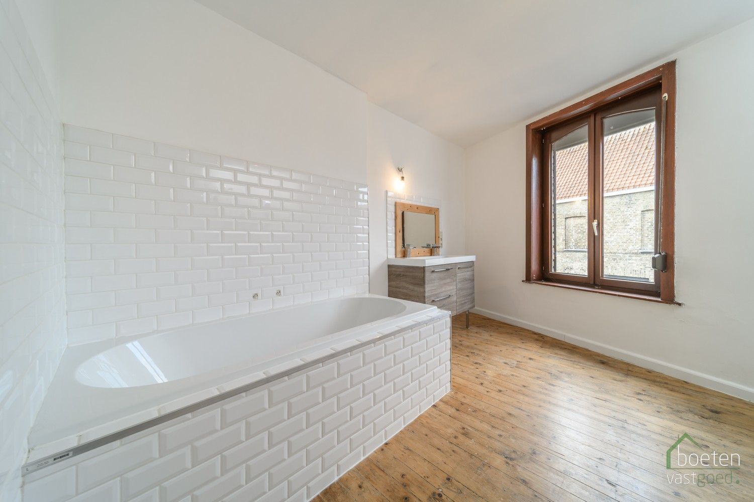 VEURNE: Verkoop van de gekende zaak bakkerij Petit Paris, bestaande uit een gerenoveerde handelsruimte met eveneens (grotendeels) gerenoveerd woongedeelte. foto 17